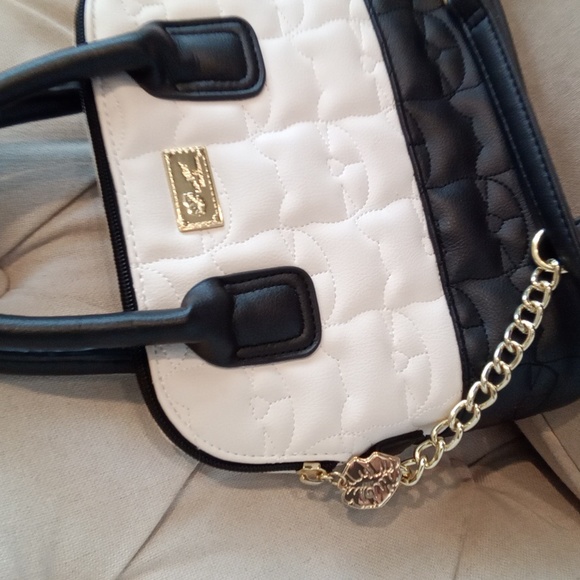 Gorgeous EUC Love by Betsy Johnson Crossbody - Picture 2 of 9